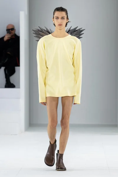 Look 3